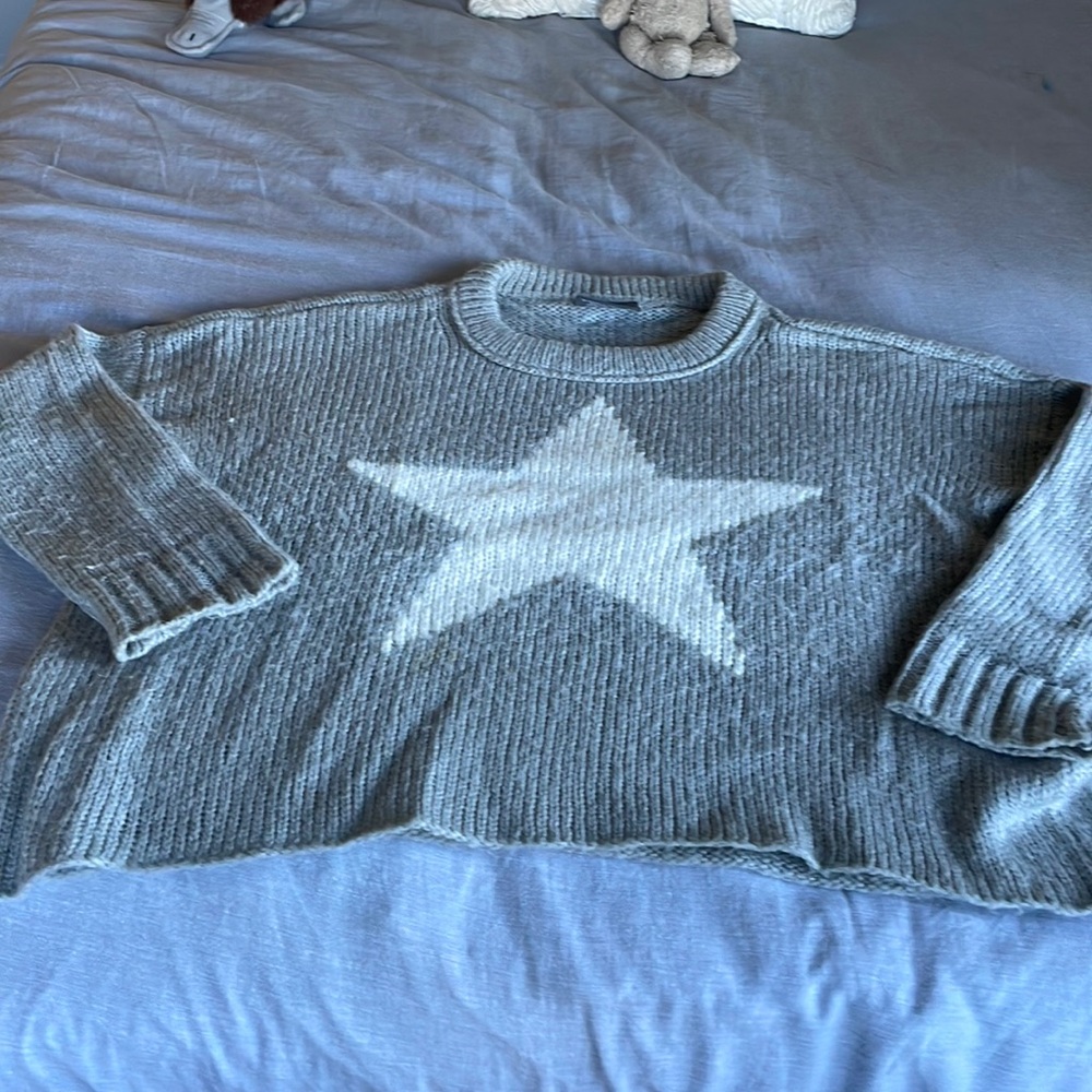 Wooden ships small star sweater gently worn